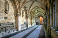 Gruft der Kathedrale von Burgos in Spanien, hier findet man heute noch das Grabmal des spanischen Nationalhelden der Reconquista, El Cid und seiner Frau - © Tupungato / Shutterstock