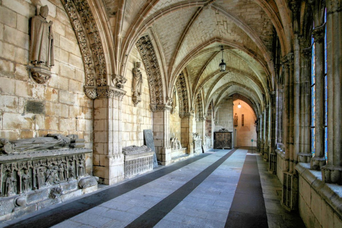 Gruft der Kathedrale von Burgos in Spanien, hier findet man heute noch das Grabmal des spanischen Nationalhelden der Reconquista, El Cid und seiner Frau