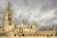 Seit 1984 zählt die Kathedrale von Burgos in Spanien zum Weltkulturerbe der UNESCO - © Marques / Shutterstock