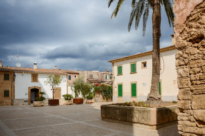 Das bildhübsche Alcúdia hinter seinen dicken Mauern ist komplett denkmalgeschützt und lädt zum Flanieren und Entdecken ein, Mallorca, Spanien