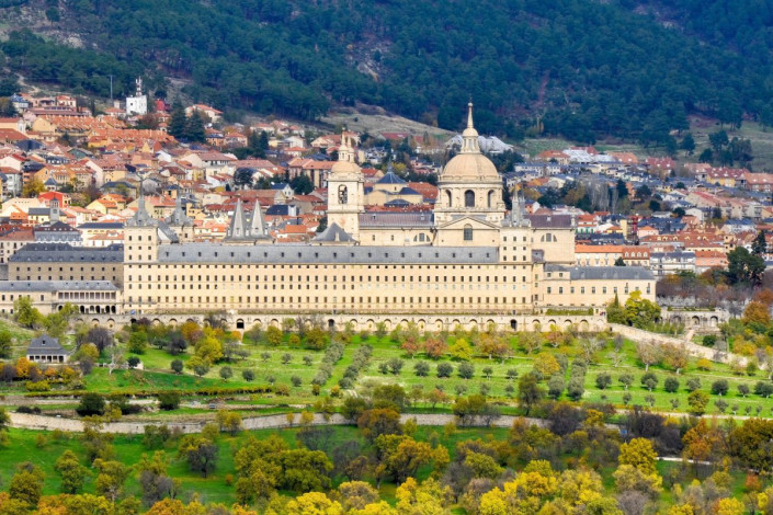 Der Palast El Escorial wurde im 16. Jahrhundert vom spanischen König Phillip II. errichtet und war bis 1861 Sitz der spanischen Könige, San Lorenzo, Spanien
