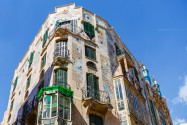 Die prachtvoll geschmückten Fassaden von L’Aguila und Can Rei in Palma de Mallorca stammen aus dem Jahr 1909, Spanien - © James Camel / franks-travelbox