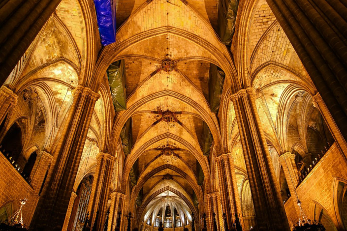 Innenansicht des Mittelschiffs in der Kathedrale La Seu, Palma de Mallorca, Spanien