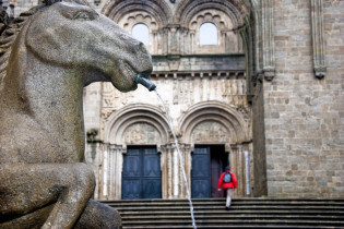 Die berühmte Pilgerstätte in Santiago de Compostela entstand aus dem einstigen Mausoleum des Apostels Jakobus, der in Palästina enthauptet wurde, Spanien