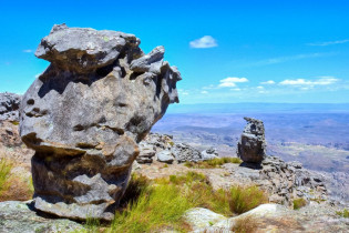 Faszinierende Felsformationen um den Gipfel des Krakadouw in der Cederberg Wilderness Area in der Cape Floral Region in Südafrika