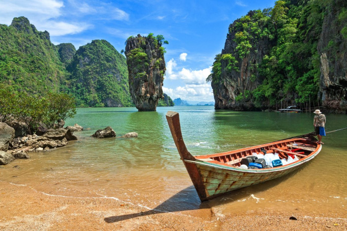Der berühmte James Bond Felsen in der Phang Nga Bucht ist ein absoluter Touristen-Hot-Spot, Thailand