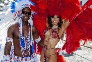 Am Faschingssonntag werden beim Karneval von Trinidad und Tobago Karnevals-King und Karenvals-Queen gekürt - © John de la Bastide / Shutterstock