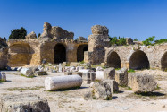 Die Überreste der prächtigen Großstadt von Karthago sind nach zweimaliger Zerstörung der Handelsmetropole in einem Vorort von Tunis in Tunesien zu sehen - © Andrey Starostin / Shutterstock