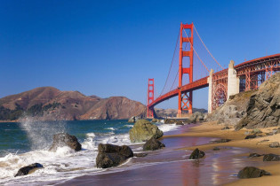Die Golden Gate Bridge ist das Wahrzeichen der Stadt San Francisco und gilt für viele als schönste Brücke der Welt, USA