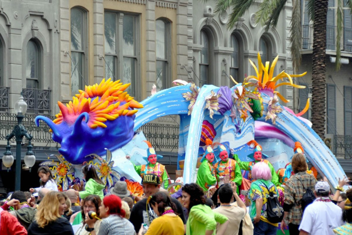 Aus den USA und Europa strömen in der Faschingszeit Feierwütige, die New Orleans am Mardi Gras zu einer einzigen Partymeile machen