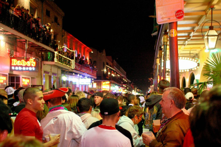 Inoffiziell wird die Nacht des Faschingsdienstags bis zum Aschermittwoch am Mardi Gras in New Orleans natürlich durchgefeiert, USA