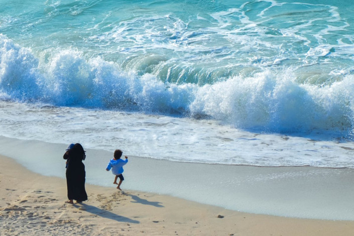 Der Strand von Ajman erstreckt sich bis ins Nachbar-Emirat Sharjah, VAE