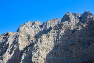 Auf der anderen Seite der Hadschar-Berge liegt Musandam, die Exklave des Oman, die ebenfalls für ihre spektakuläre Bergwelt bekannt ist, Wadi Shaam, VAE