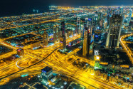 Vom Burj Khalifa hat man - speziell bei Nacht - tolle Ausblicke auf Dubai, VAE - © Sergii Figurnyi / Shutterstock