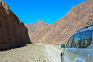 Im Dezember 2013 wurde die Straße, die ins Wadi Wurayah führt, gesperrt. Die Auswirkungen des Tourismus waren trotz der Schutzmaßnahmen für das Ökosystem des Wadis nicht länger tragbar, VAE - © FRASHO / franks-travelbox