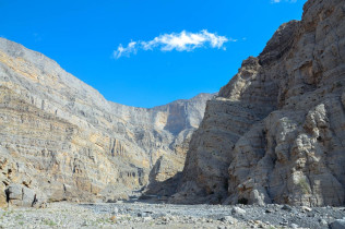 In das Wadi Shaam führen gut befahrbare Pisten, die bis weit in die spektakulären Hadschar-Berge hinein führen, Ras al Khaima, VAE