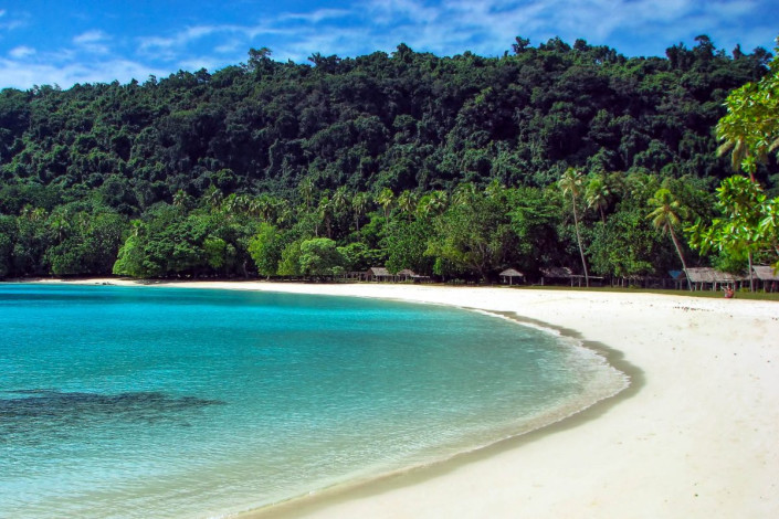 Der Champagne Beach im Nordosten der Pazifikinsel Espiritu Santo, Vanuatu, wurde bereits mehrmals zum schönsten Strand im Südpazifik gekürt
