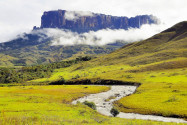 Blick auf den Mount Roraima an der Grenze zwischen Brasilien, Venezuela und Guyana - © Harald Toepfer / Shutterstock