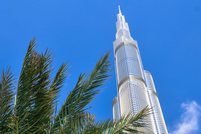 Der Burj Khalifa beherbergt auch das weltweit erste Armani-Hotel, Büroräumlichkeiten, Suiten und im 124. Stock eine Aussichtsplattform, Dubai, VAE