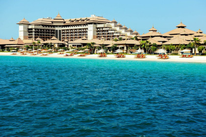 Luxuriöse Hotels und Bilderbuchstrände sind auf der Palmeninsel Jumeirah vor der Küste Dubais in Hülle und Fülle vorhanden, VAE