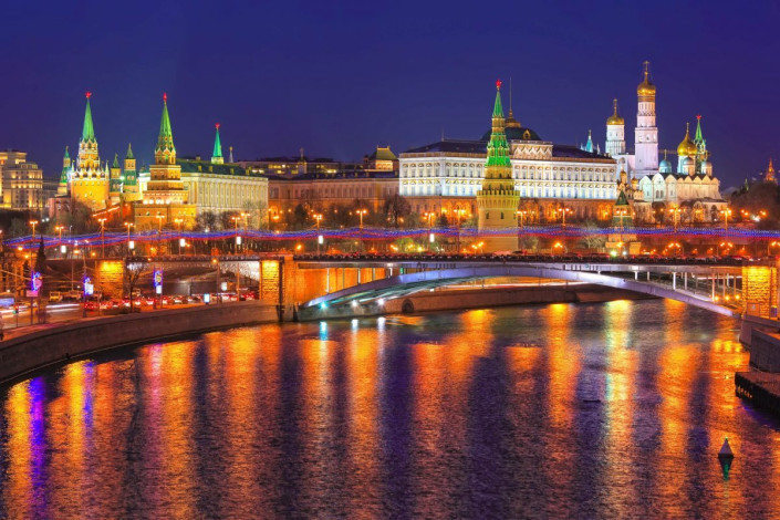 Der Moskauer Kreml bei Nacht, Russland