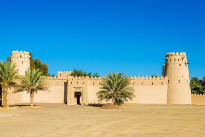 Das eindrucksvolle Al Jahili Fort im Herzen von Al Ain, Abu Dhabi, zählt zu den größten und schönsten Befestigungsanlagen der Vereinigten Arabischen Emirate