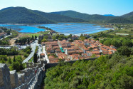 Blick von der Festung Ston auf den gleichnamigen Ort und die dahinter liegenden Salinen, Halbinsel Pelješac, Kroatien  - © FRASHO / franks-travelbox
