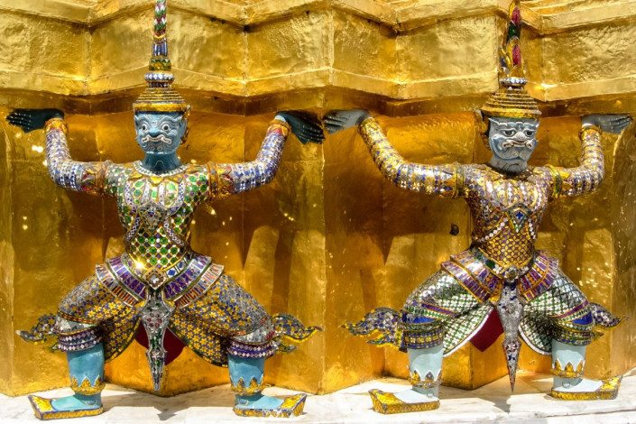 Überall im Königspalast in Bangkok sind Statuen, Figuren und Abbildungen von mythischen Wesen zu sehen, Thailand