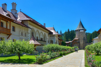 Das Kloster, die Klosterkirche und der Klostergarten von Putna bilden ein malerisches Ensemble, Rumänien
