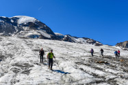 Wanderungen auf dem Ewigen Eis erfolgen auf dem Kaunertaler Gletscher in Tirol, Österreich, auf eigene Faust und ohne Bergsteiger-Erfahrung - © FRASHO / franks-travelbox