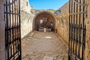 Die gewaltige Explosion im Weinkeller des Arkadi-Klosters auf Kreta, Griechenland, soll 1.000 Menschen in den Tod gerissen haben