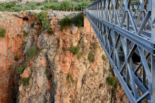 Die waghalsigen Sprünge an der Aradena-Schlucht im Westen Kretas, Griechenland, zählen zu den höchsten Bungee Jumps Europas