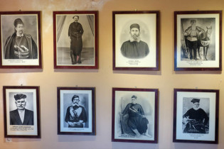 Im Arkadi-Kloster auf Kreta, Griechenland, erinnern Bilder an die kretischen Kämpfer, die sich im Jahr 1866 gegen die osmanische Herrschaft auflehnten