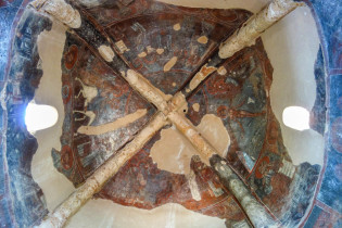 Vier Rippenbögen stützen die Kuppel der Panagia i Kera Kirche auf Kreta, Griechenland