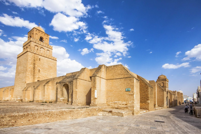 Die Djamaa Sidi Oqba ist die Hauptmoschee von Kairouan, Tunesien und viertwichtigste Pilgerstätte der islamischen Welt