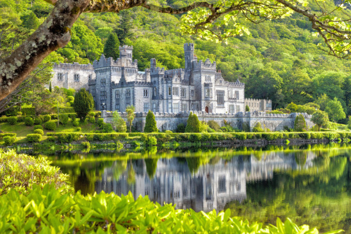 Die märchenhafte Kylemore Abbey in Conneamara zählt zu den meistfotografierten Gebäuden Irlands