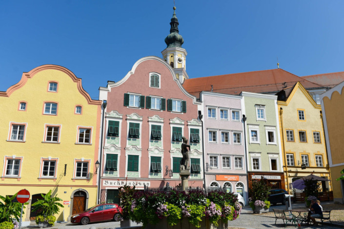 Die barocke Altstadt von Schärding gilt als schönste Österreichs und bietet ein sehenswertes Ensemble für Kulturinteressierte und Feinschmecker