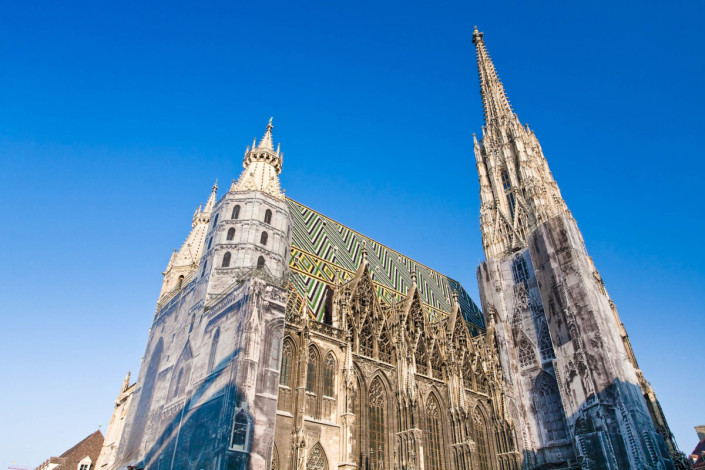 Der Stephansdom, das Wahrzeichen der Stadt Wien mit seinem alles überragenden Südturm, Österreich