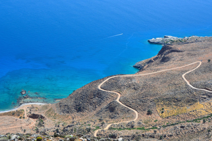 Die Straßenverbindung über die Piste nach Finix im Westen Kretas ist zeitaufwändiger als die Anreise auf dem Seeweg, Griechenland