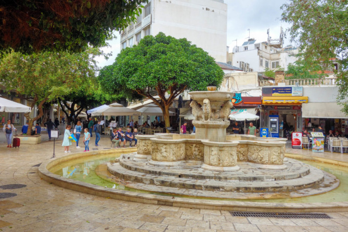 Der Morosini- oder Löwenbrunnen gilt als inoffizielles Zentrum in der Altstadt von Heraklion auf Kreta, Griechenland