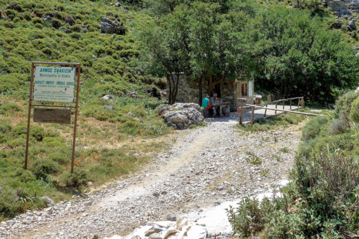 Der Fußweg zum Ticketstand der Imbros-Schlucht ist im Dorf Imbros im Westen von Kreta gut ausgeschildert, Griechenland
