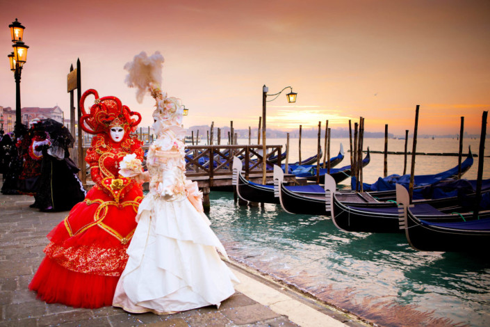 Am Karnevalssonntag sind in Venedig die meisten und schönsten Masken zu sehen, dafür herrscht dann auch der größte Trubel, Italien