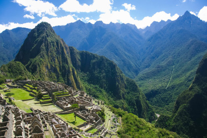 Machu Picchu, bedeutet aus dem Quechua übersetzt „Alter Gipfel“ und wird oft auch äußerst treffend als „Stadt in den Wolken“ bezeichnet, Peru