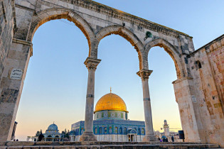 Der Felsendom ist gemeinsam mit der al Aqsa-Moschee und der Klagemauer das wichtigste Gebäude auf dem Tempelberg in Jerusalem, Israel