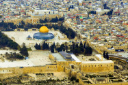 Luftaufnahme  der Al-Aqsa-Moschee und des Felsendoms am Tempelberg in Jerusalem, Israel - © Photographer RM / Shutterstock