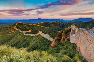 Sonnenaufgang an der Großen Mauer in Jinshanling, China