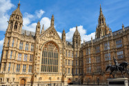 Die Houses of Parliament beherbergen in ihren 1100 Räumen die Ratssäle der beiden britischen Parlamente, Sitzungszimmer und Bibliotheken, London, Großbritannien - © Mistervlad / Shutterstock