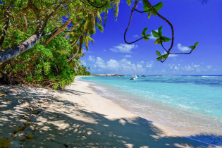 Der meist gut besuchte Anse Forbans liegt an der Südküste von Mahé und war angeblich einst eine Piratenbucht, Seychellen