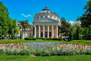 Das Athenäum wird oft als schönstes Gebäude in Bukarest bezeichnet und erinnert an einen griechischen Tempel, Rumänien