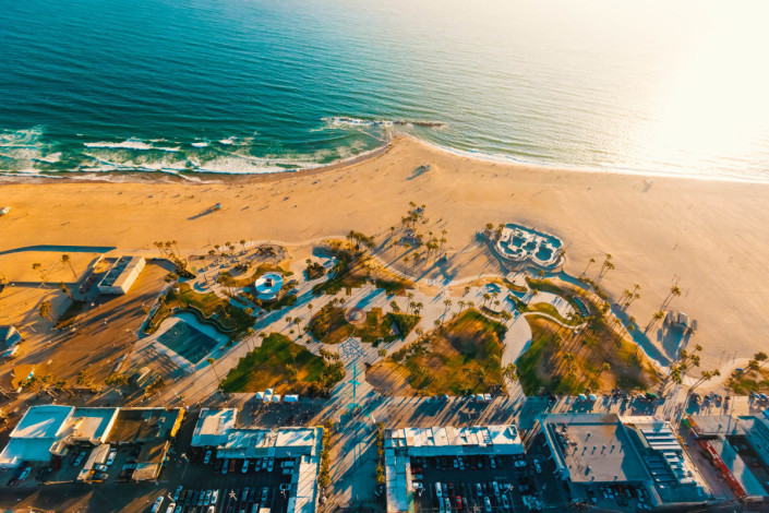 Der 5 Kilometer lange Venice Beach ist ein beliebter Treffpunkte für Touristen und Einheimische, Los Angeles, USA